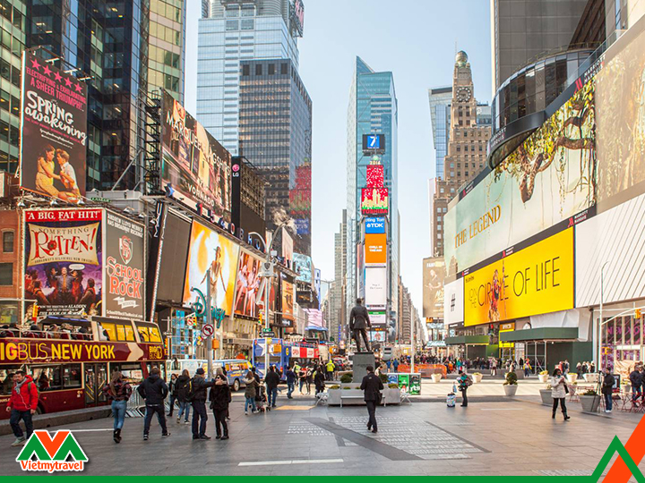Quảng trường thời đại - Địa điểm xa hoa đắt giá nước Mỹ