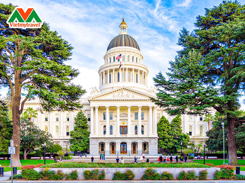 toa-nha-quoc-hoi-california