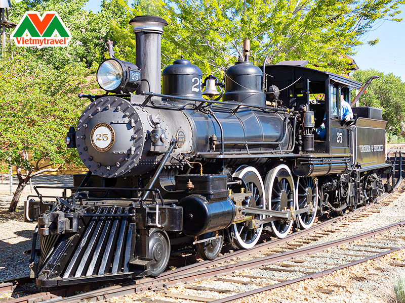 xe-lua-hoi-nuoc-virginia-and-truckee