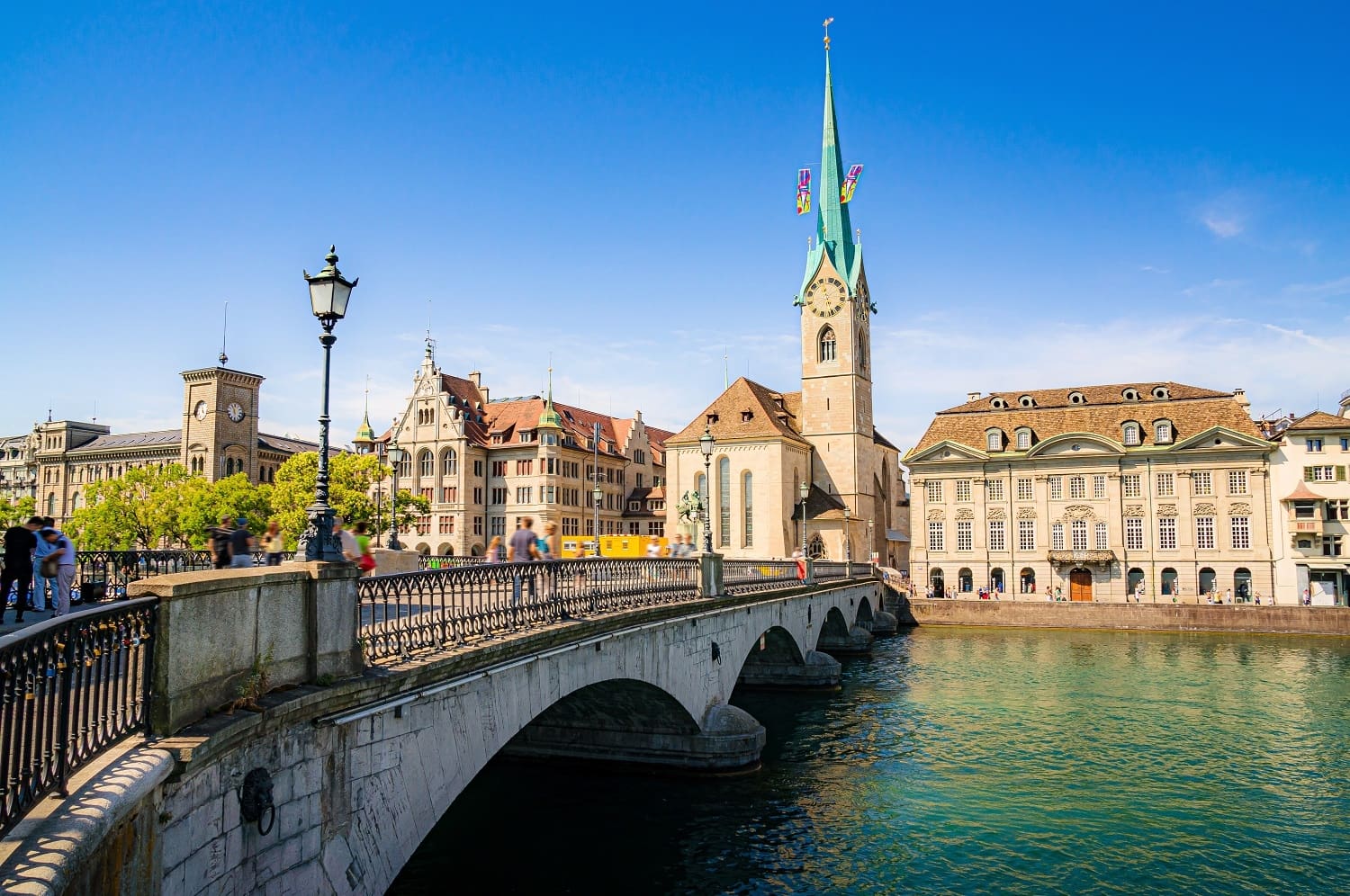 tour-chau-au-gia-re-tham-quan-grossmünster