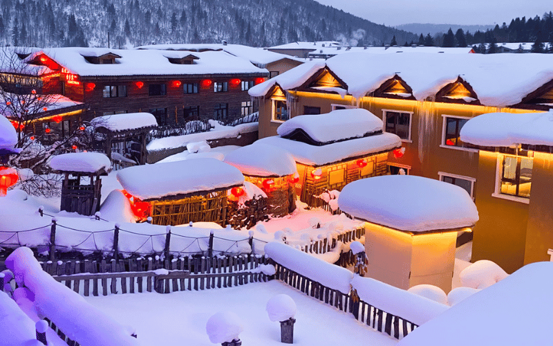 tour-cap-nhi-tan-tham-quan-lang-tuyet-co-tich