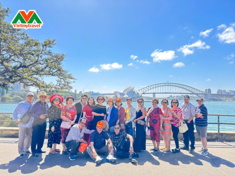 doan-khach-tour-uc-vietmytravel